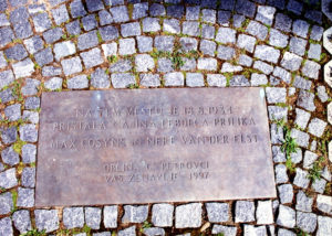 tabla pri balonu v zenavljah